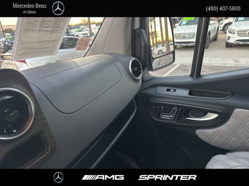 Used 2024 Mercedes-Benz Sprinter 3500 image 39