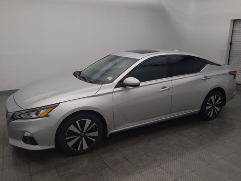 Used 2020 Nissan Altima 2.5 SV AWD/4WD image 2