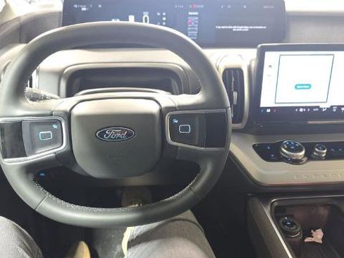 Certified 2025 Ford Expedition Active image 21