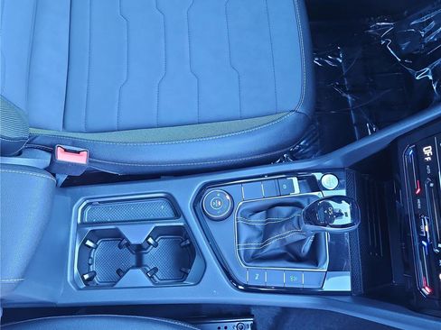 New 2026 Volkswagen Taos SE image 21