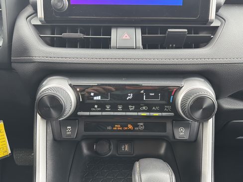 Used 2023 Toyota RAV4 LE AWD/4WD image 19