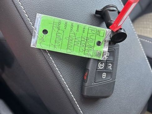 Used 2023 Volkswagen Tiguan SE image 23