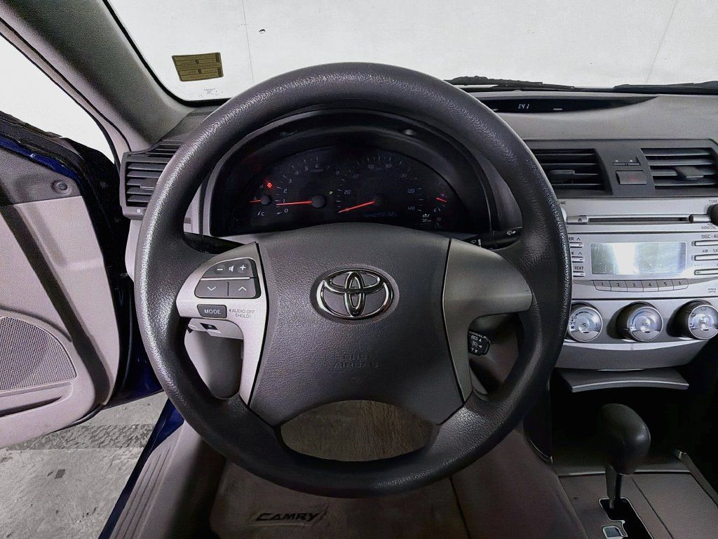 Used 2010 Toyota Camry LE FWD image 13