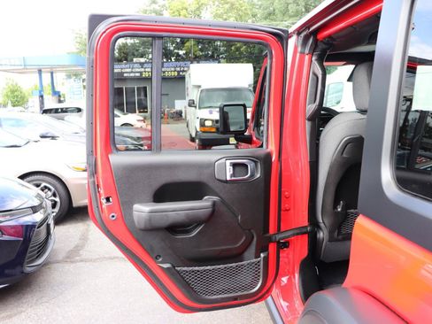 Used 2026 Jeep Wrangler Unlimited Rubicon AWD/4WD image 27