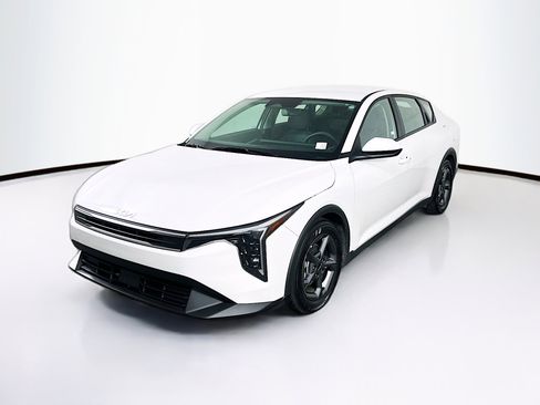 Used 2025 Kia K4 LXS image 3