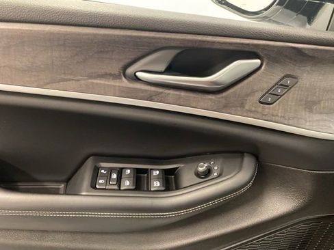 Used 2023 Jeep Grand Cherokee Limited image 22