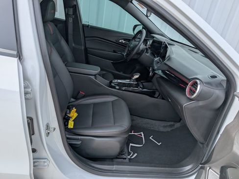 Used 2025 Chevrolet Trax RS w/ Driver Confidence Package FWD image 21