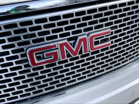Used 2017 GMC Yukon Denali image 5