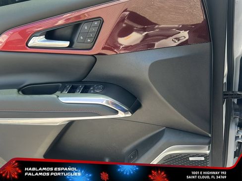 Used 2024 Chevrolet Traverse RS AWD/4WD image 11
