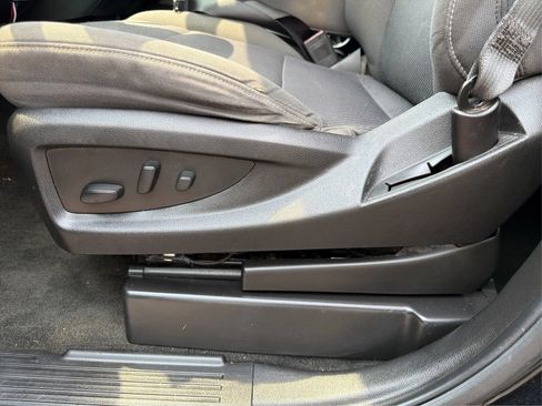 Used 2018 Chevrolet Silverado 1500 LT AWD/4WD image 19