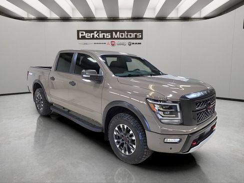 Used 2024 Nissan Titan PRO-4X w/ Pro-4x Convenience Package AWD/4WD image 8