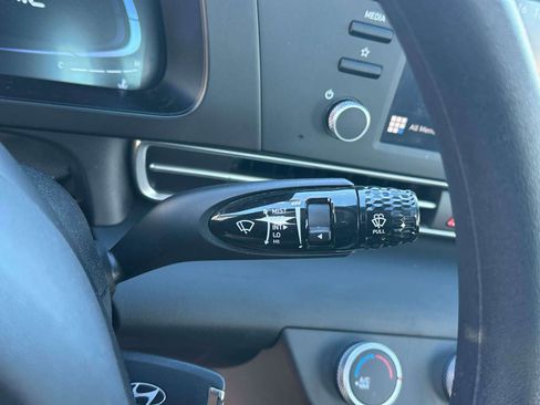 Used 2024 Hyundai Elantra SE image 21