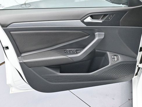 Used 2023 Volkswagen Jetta SE image 10