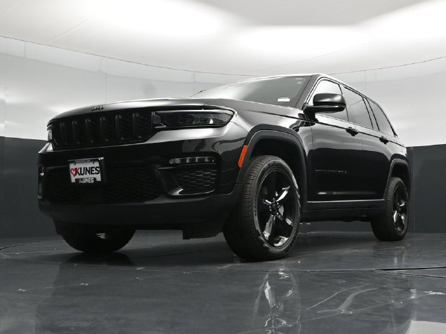 Used 2023 Jeep Grand Cherokee Limited w/ Black Appearance Package AWD/4WD image 59