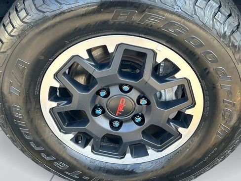 Used 2024 Toyota Tacoma TRD Off-Road image 9