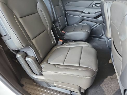 Certified 2023 Chevrolet Traverse LT FWD image 19