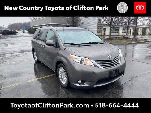 Used 2014 Toyota Sienna XLE image 1