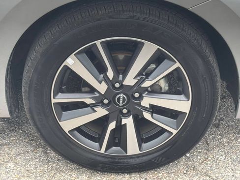 Used 2025 Nissan Versa SV FWD image 20