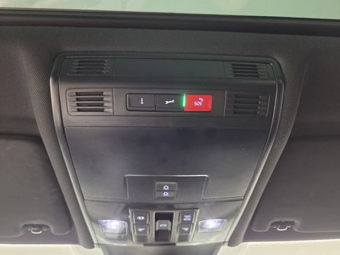 Used 2024 Volkswagen Tiguan SE R-Line FWD image 14