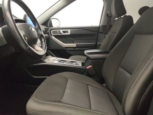 Used 2022 Ford Explorer XLT AWD/4WD image 17
