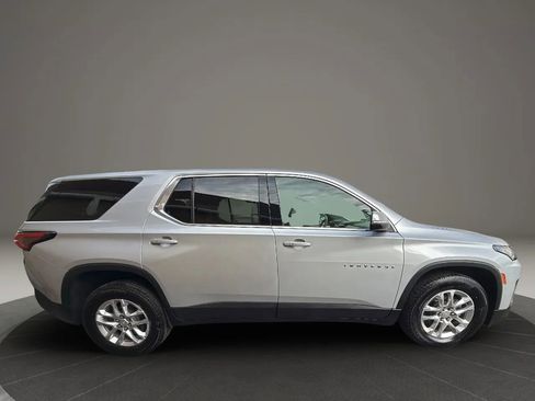 Used 2022 Chevrolet Traverse LS AWD/4WD image 4