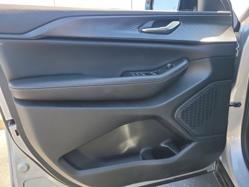 New 2025 Jeep Grand Cherokee Altitude RWD image 12