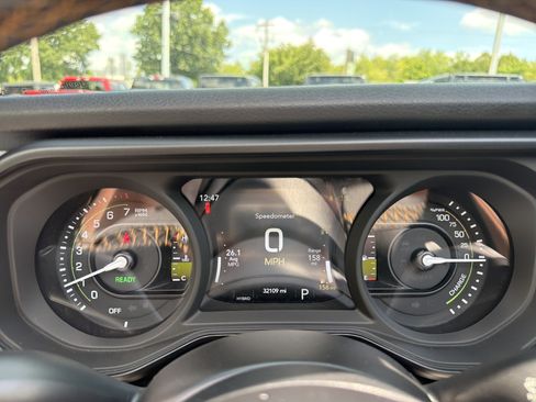Certified 2024 Jeep Wrangler Unlimited w/ Convenience Group AWD/4WD image 37