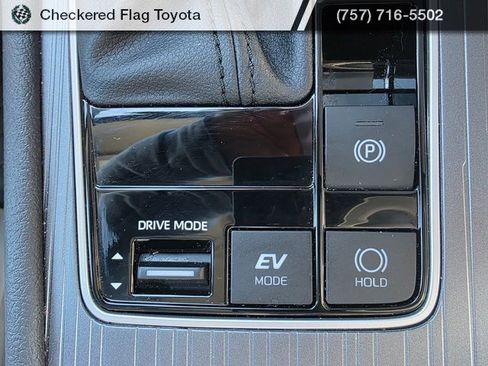 Used 2025 Toyota Sienna XLE w/ XLE Plus Package image 20