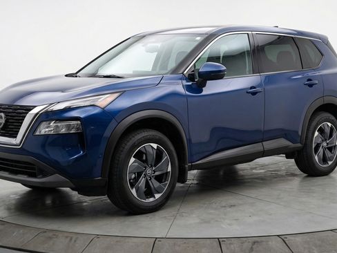 Used 2025 Nissan Rogue SV AWD/4WD image 3