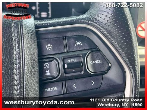 Used 2025 Toyota 4Runner SR5 AWD/4WD image 23
