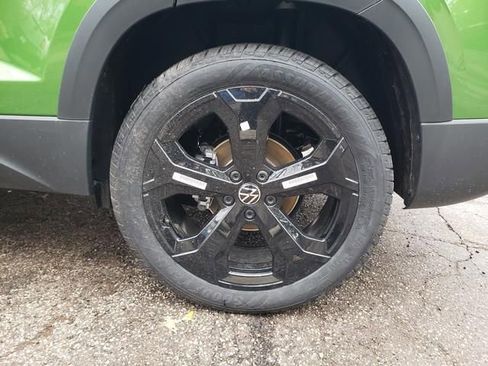 New 2026 Volkswagen Taos SE image 12