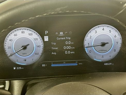 Used 2025 Hyundai Elantra Limited FWD image 19