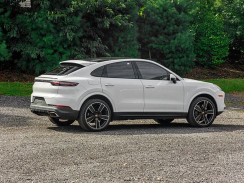 Used 2021 Porsche Cayenne Coupe image 9