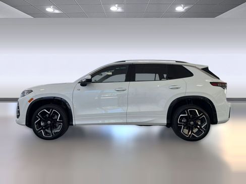 New 2026 Volkswagen Tiguan SEL R-Line AWD/4WD image 2