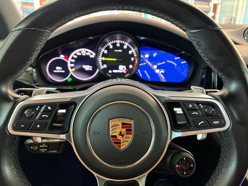 Used 2022 Porsche Cayenne Platinum Edition AWD/4WD image 17