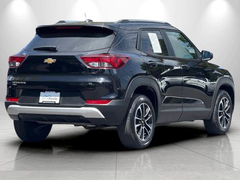 Used 2025 Chevrolet TrailBlazer LT AWD/4WD image 2