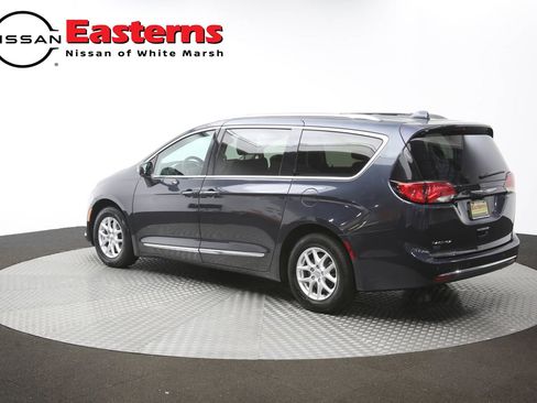 Used 2020 Chrysler Pacifica Touring-L FWD image 65