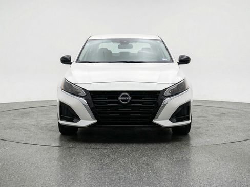 Used 2025 Nissan Altima 2.5 SV image 2