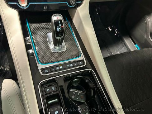Used 2020 Jaguar F-PACE SVR image 20