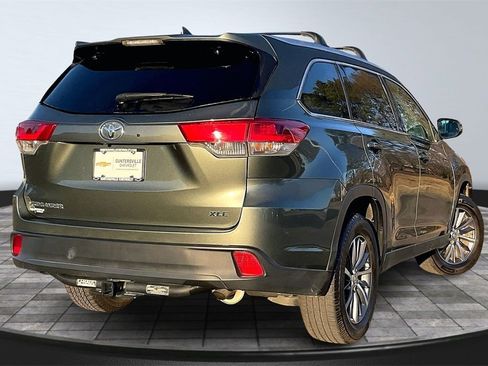 Used 2019 Toyota Highlander XLE image 2