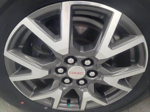 Used 2023 GMC Acadia SLE w/ Driver Convenience Package FWD image 31