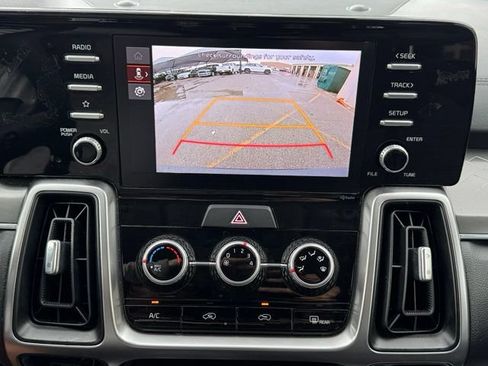 Used 2023 Kia Sorento LX FWD image 16