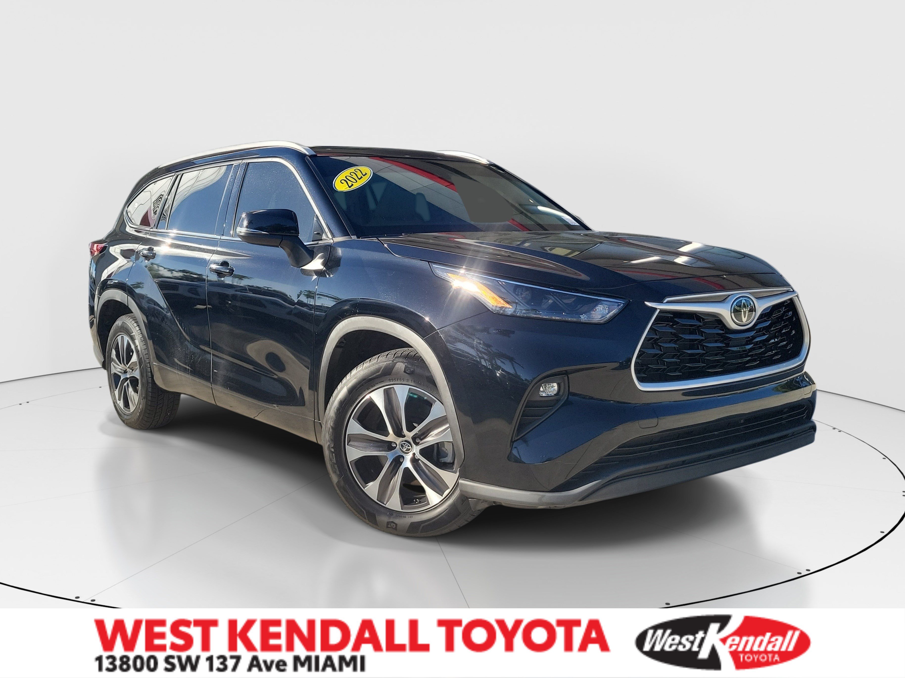 Used 2022 Toyota Highlander XLE FWD image 1