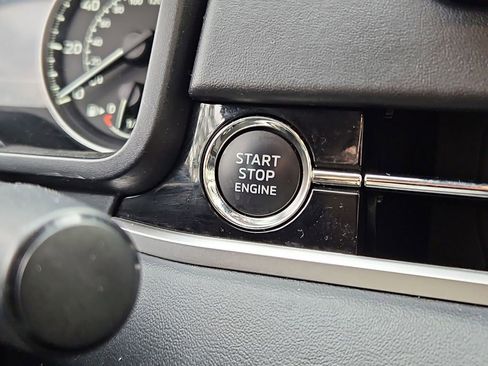 Used 2023 Mitsubishi Outlander SE image 17