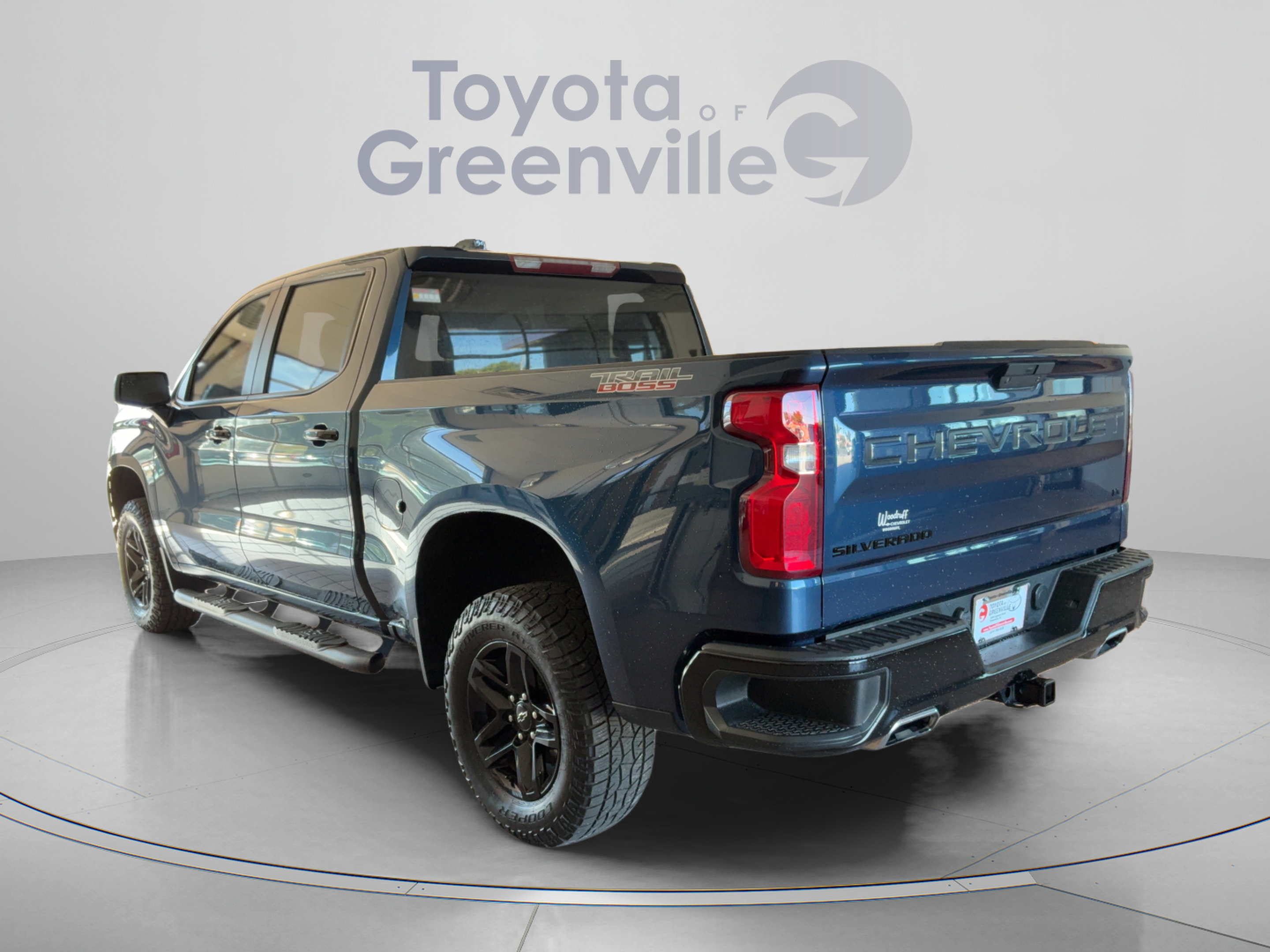 Used 2021 Chevrolet Silverado 1500 LT Trail Boss w/ Bed Protection Package AWD/4WD image 4