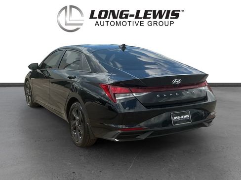 Used 2022 Hyundai Elantra SEL w/ Convenience Package FWD image 4