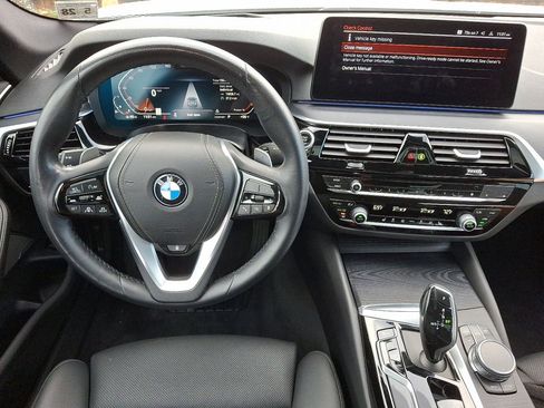 Used 2023 BMW 540i xDrive w/ Premium Package image 21