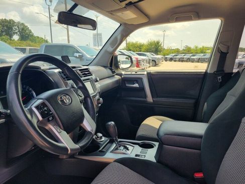 Used 2016 Toyota 4Runner SR5 AWD/4WD image 9