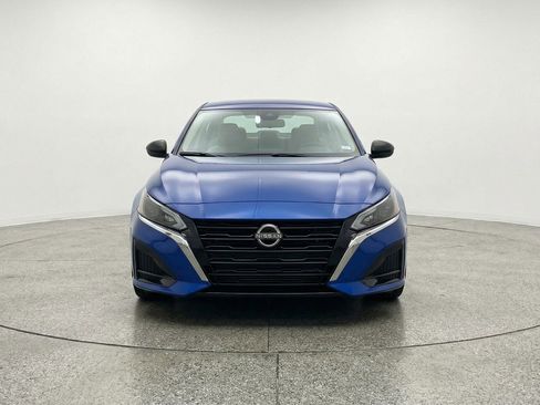 Used 2025 Nissan Altima 2.5 SV image 2