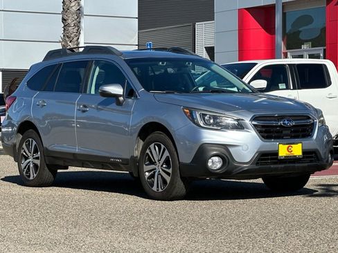 Used 2018 Subaru Outback 3.6R Limited image 2